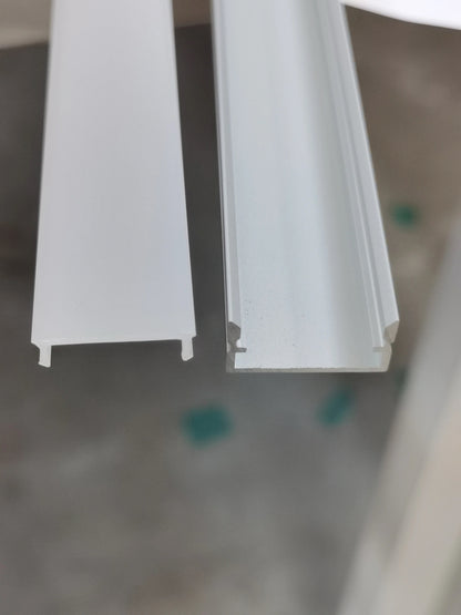 Perfil de riel LED 2100B (8 pies)